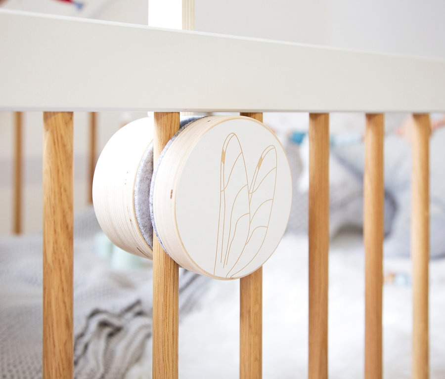 Kinderbett mit Holzmobile small foot Mobile mit Halterung "Seaside".