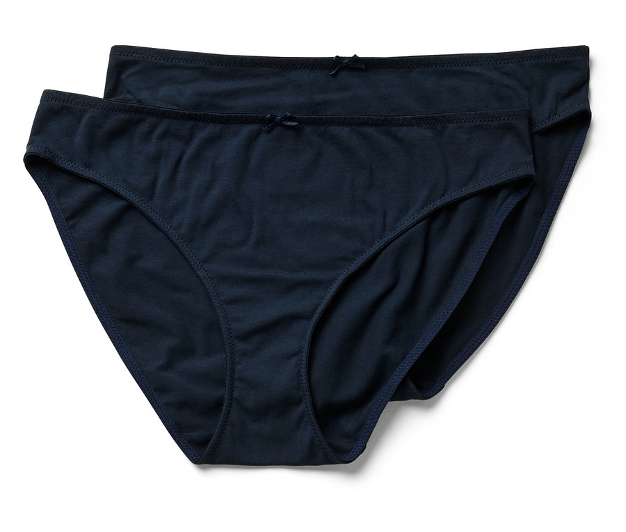 Zwei dunkelblaue Damenslips liegen übereinander.