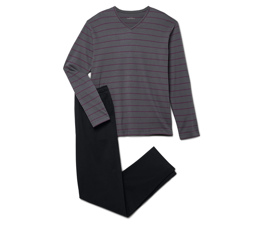 Ein grauer, gestreifter Schlafanzug mit langen Ärmeln und schwarzen Hosen liegt auf einem weißen Hintergrund.