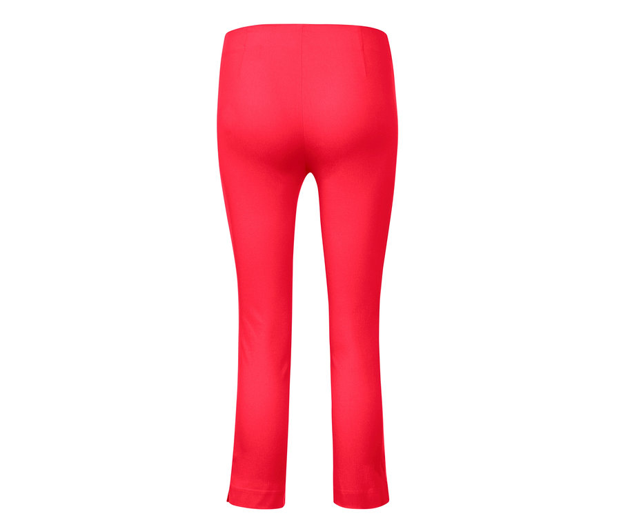 Detailaufnahme einer roten 7/8-Stretchhose.