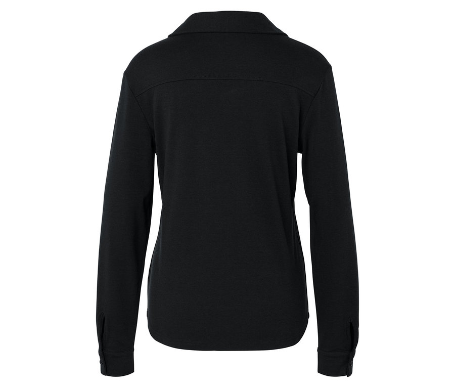 Rückansicht eines schwarzen Langarmhemdes.