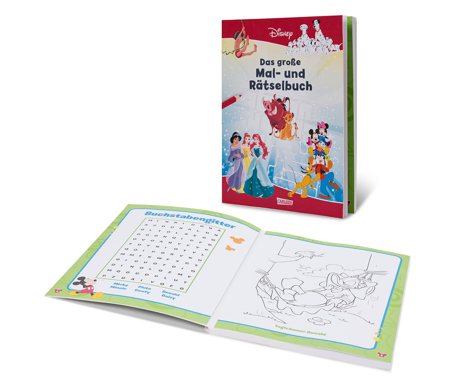 Zwei geöffnete Carlsen Disney Das große Mal- und Rätselbuch-Hefte, eines geschlossen und eines mit einem Spiel und einer Ausmalseite.