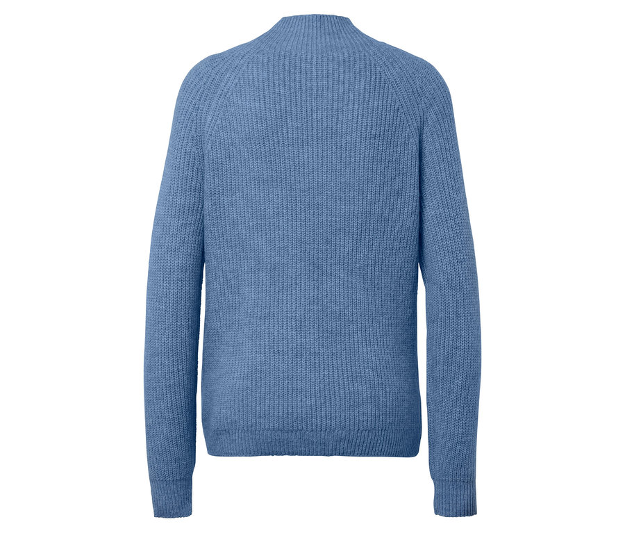 Blauer Strickpullover mit langen Ärmeln und Stehkragen.