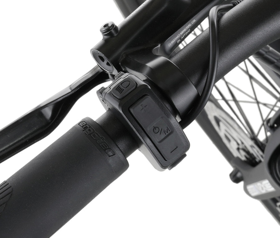 Nahaufnahme des Lenkers eines Fischer Viator 2.1, 55 cm Fahrrads mit Bedienelementen.
