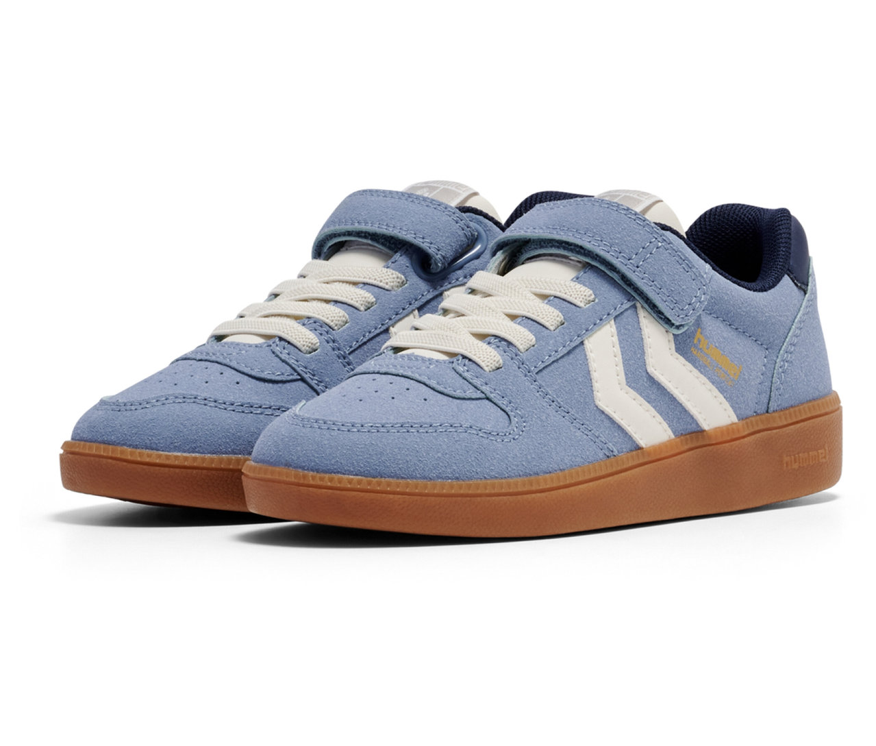 Zwei blaue hummel® Sneaker Handball Perfekt CL JR mit Klettverschluss und weißen Schnürsenkeln stehen nebeneinander.
