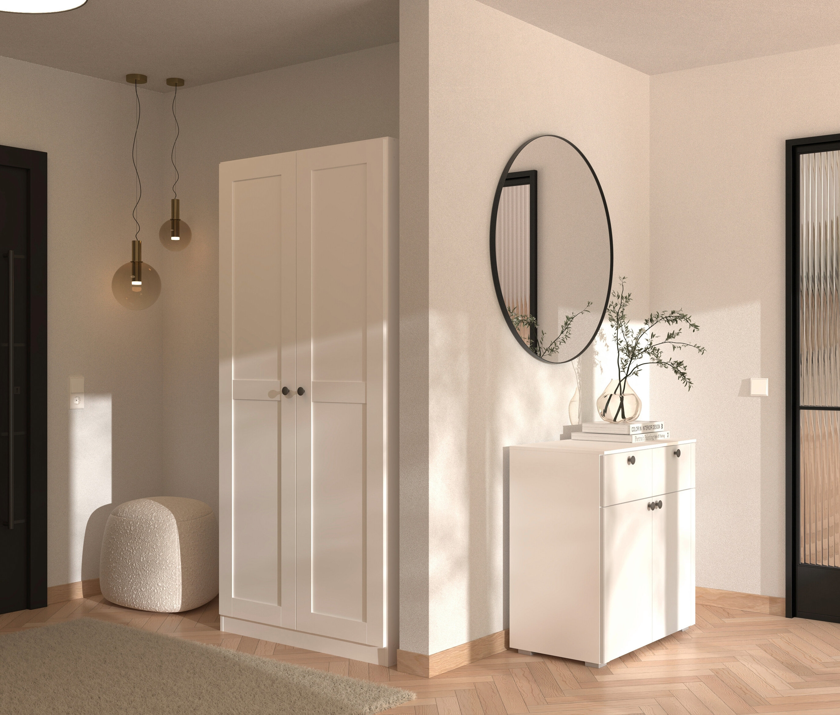 Eingangsbereich mit weißem Schrank, Kommode mit Spiegel und Pouf auf einem Holzboden.
