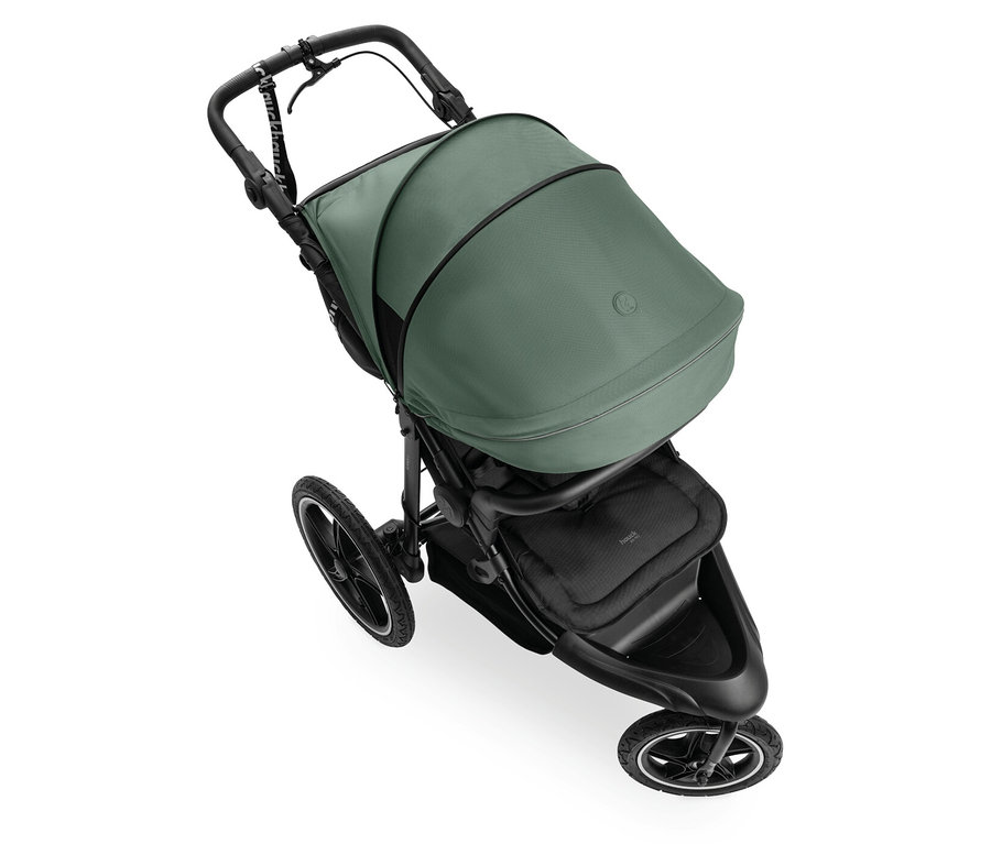 Kinderwagen mit grüner Haube und schwarzen Rädern.