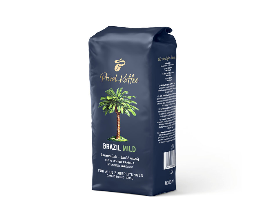 Eine Packung Tchibo Privat Kaffee Brazil Mild, 1000g, mit einem Bild einer Palme.