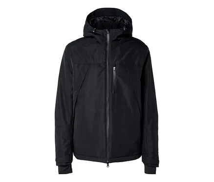 Schwarze Jacke mit Kapuze, durchgehendem Reißverschluss und Brusttasche.