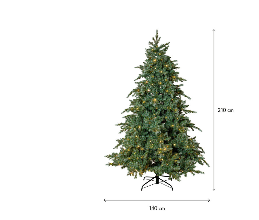 Grüner, künstlicher Weihnachtsbaum mit warmweißen Lichtern und schwarzem Ständer, 210 cm hoch und 140 cm breit.