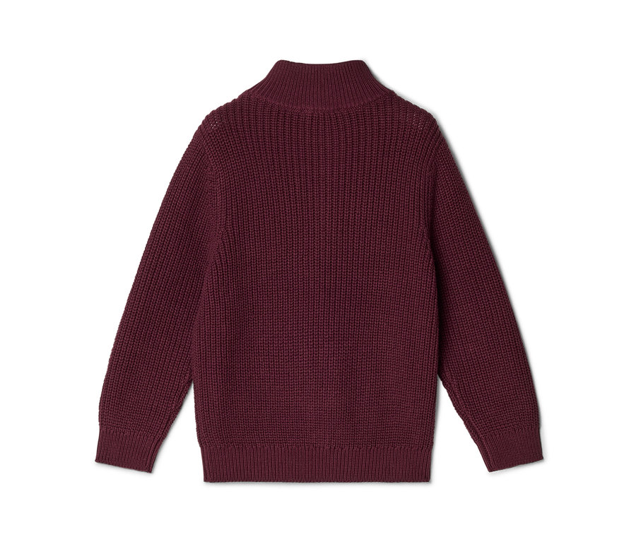 Rückansicht eines burgunderroten Strickpullovers mit Stehkragen, Rippbündchen und Saum.