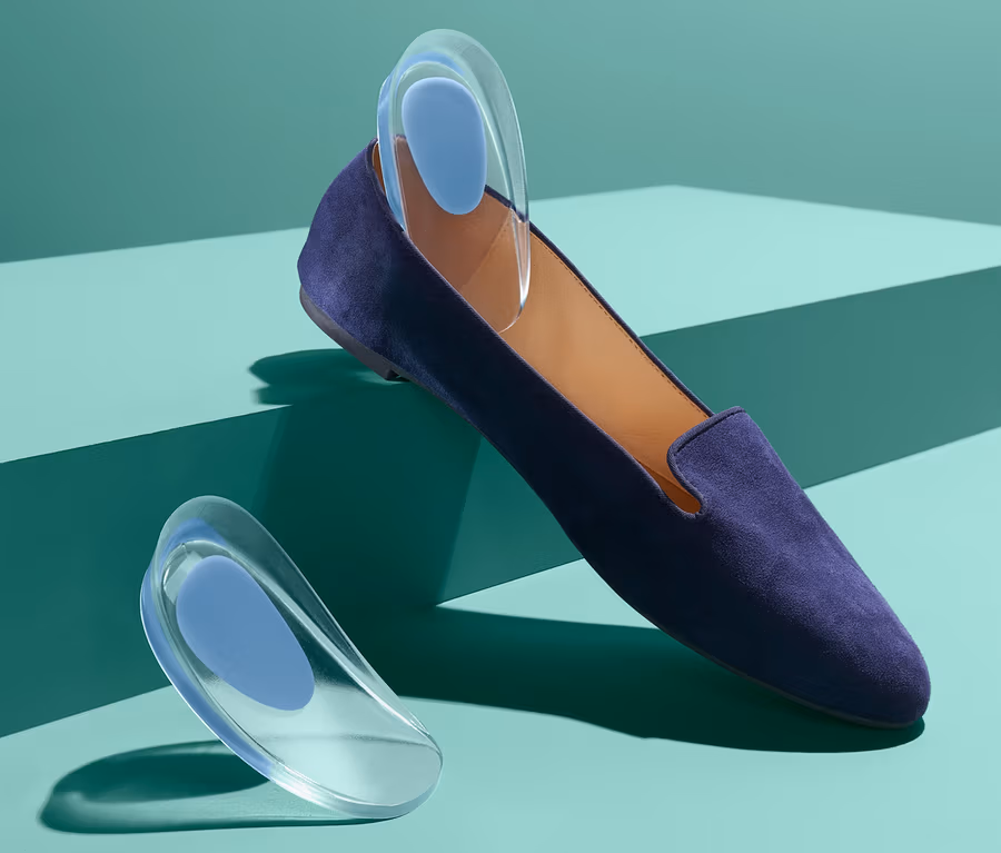Blaue Wildlederschuhe mit 1 Paar Fersenkeile.