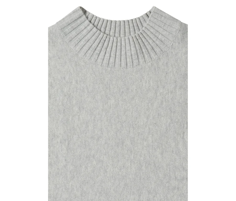 Grauer CECIL Strickpullover mit geripptem Kragen.