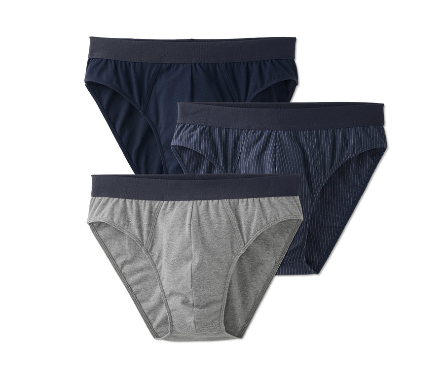 Drei Slips: ein marineblauer, ein blau gestreifter und ein grauer.