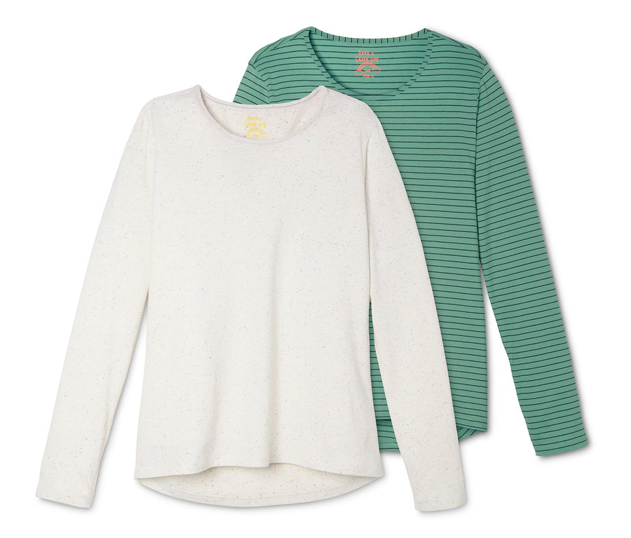 Zwei Langarmshirts: ein cremefarbenes mit bunten Sprenkeln, das andere grün mit dunkelgrünen Streifen.