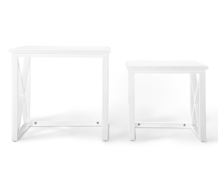 Zwei weiße Beistelltische unterschiedlicher Größe.