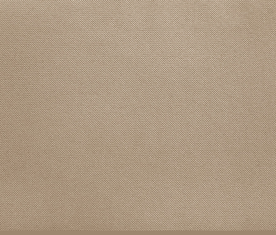 Detailaufnahme eines beigen Stoffbezugs einer Sitzbank mit Stauraumfächern.