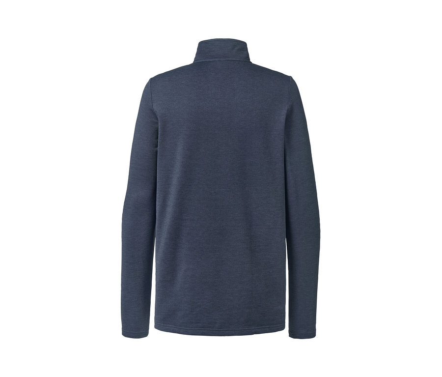 Detailansicht eines blauen Thermoshirts.