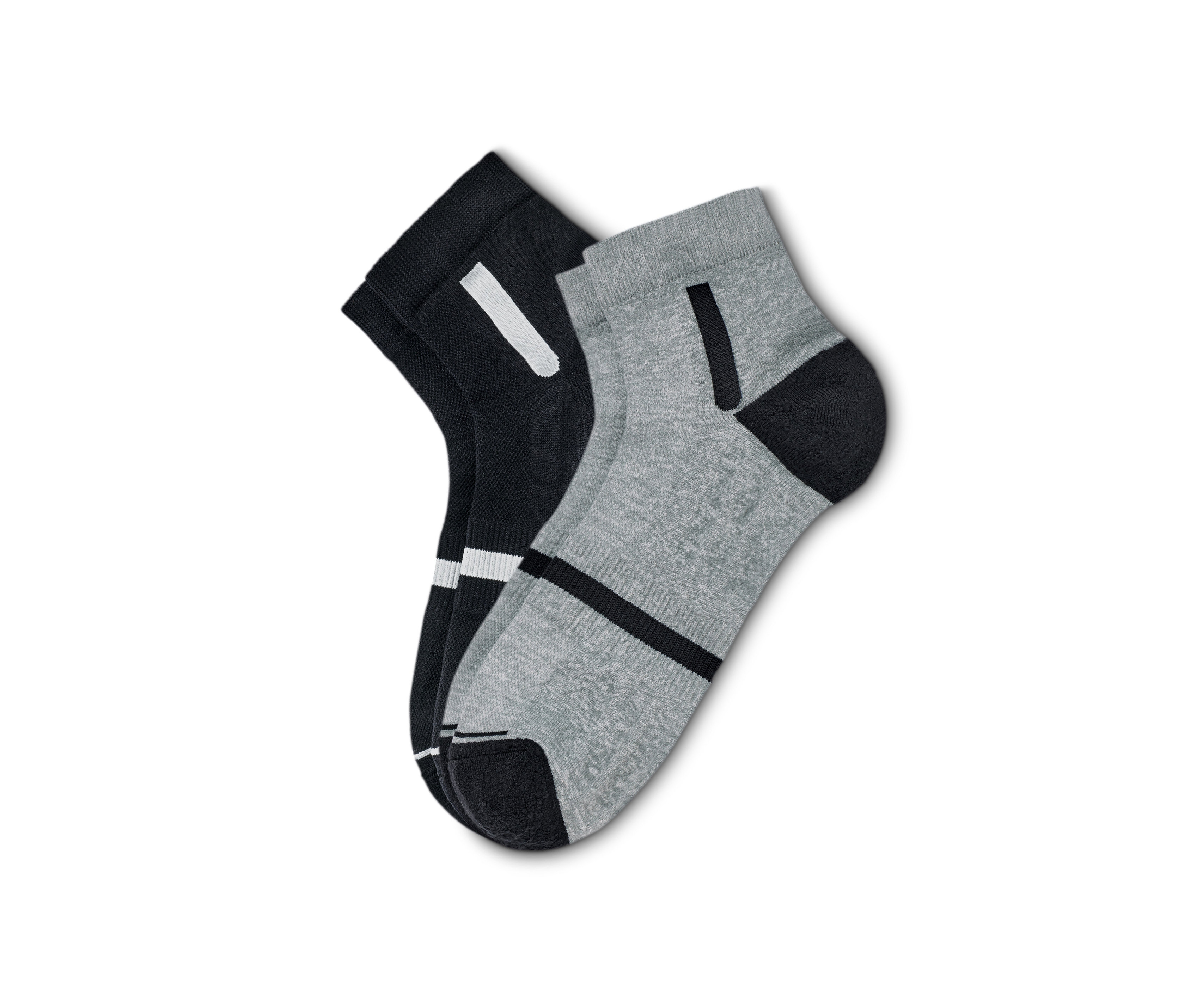 Zwei Paar Sportsocken: Schwarz mit weißen Streifen und Grau mit schwarzen Streifen.
