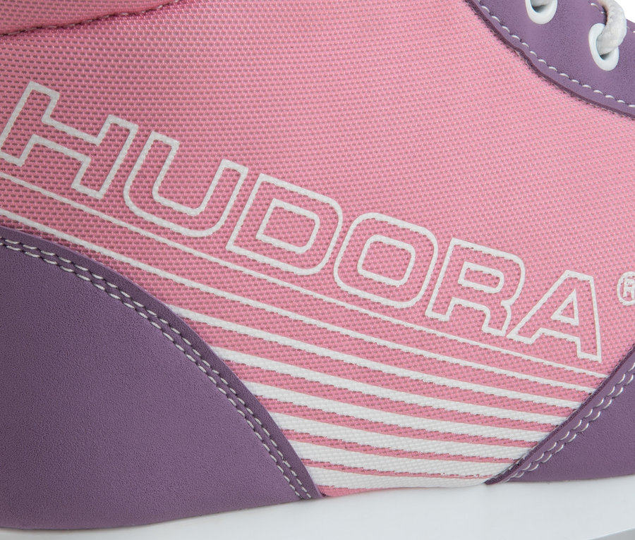 Detailansicht eines HUDORA Roller-Skates »Advanced« mit rosa Stoffoberfläche und lilafarbenen Lederakzenten.