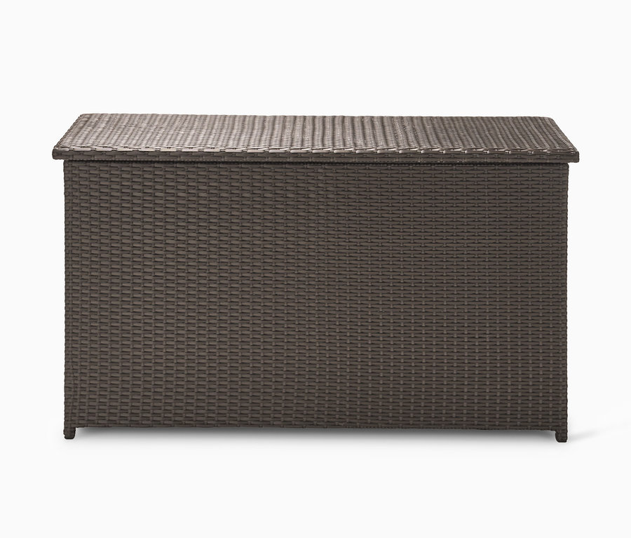 Eine braune Auflagenbox mit Polyrattangeflecht.