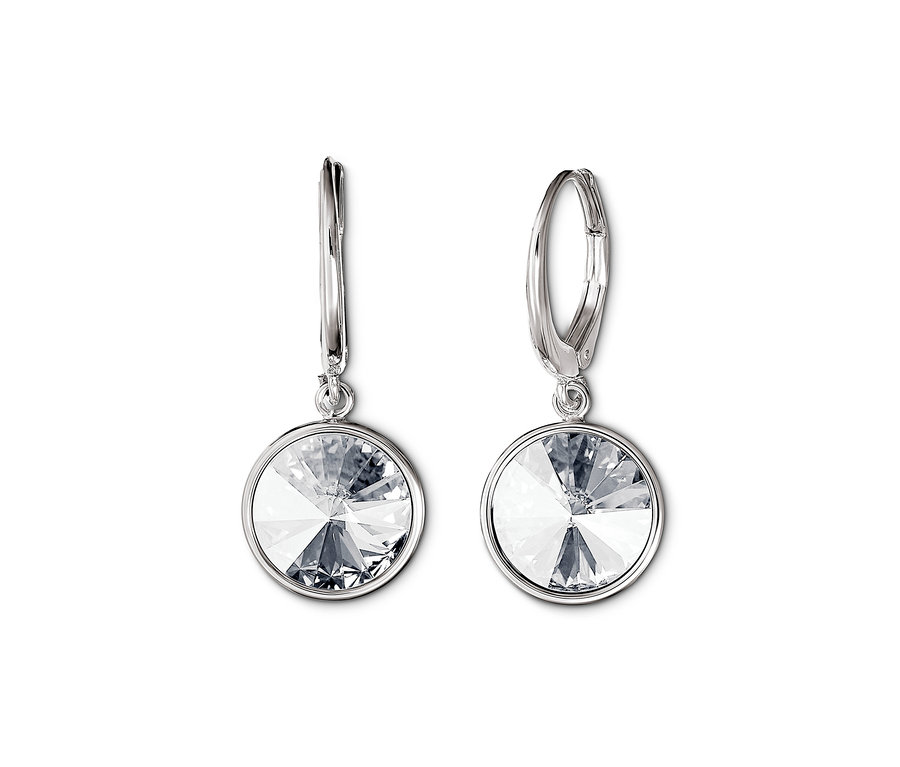 Zwei Ohrhänger mit Rivoli-Kristallen von Swarovski® auf weißem Hintergrund.