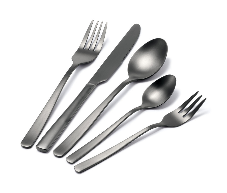 Besteck-Set, 20-teilig, auf weißem Hintergrund.