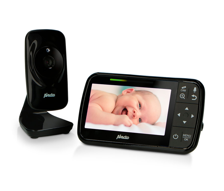 Eine schwarze Alecto-Kamera und ein Babyphone-Monitor, der ein Baby zeigt. Das Alecto-Video-Babyphone »DVM-149« ist im Bild.