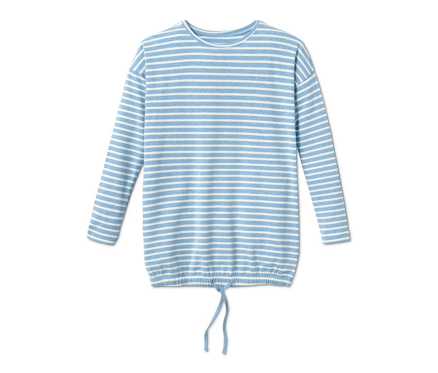 Hellblauer Mädchen Pyjama mit Streifen.