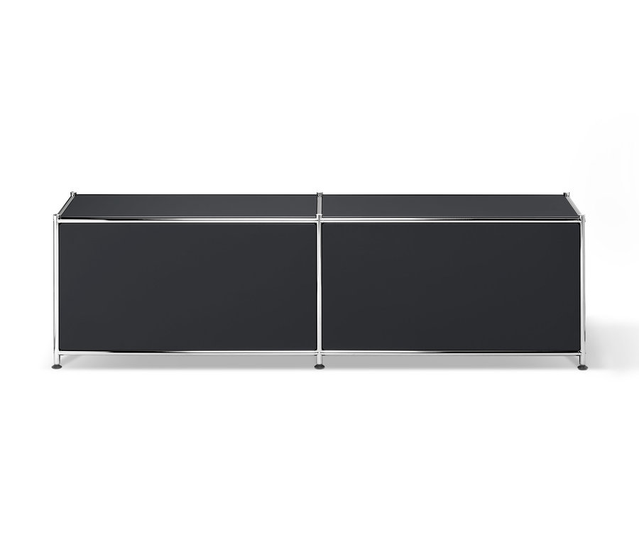 Metall-Lowboard mit 2 Klappenfächern auf weißem Hintergrund.