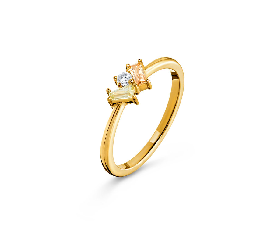 Nahaufnahme eines goldenen Rings mit bunten Zirkonia.