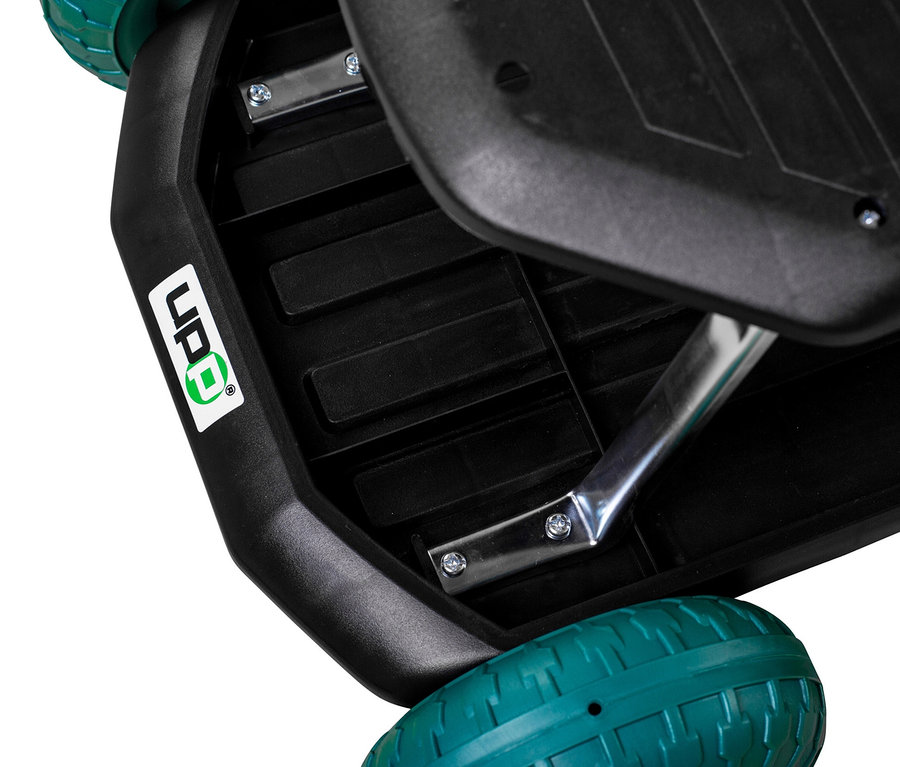 Detailansicht eines grünen Rollsitz-Gartenwagens.