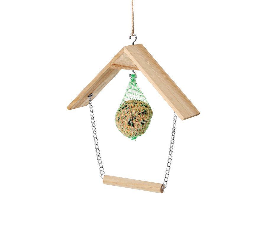 Eine Vogelschaukel mit einem hängenden Futterspender.