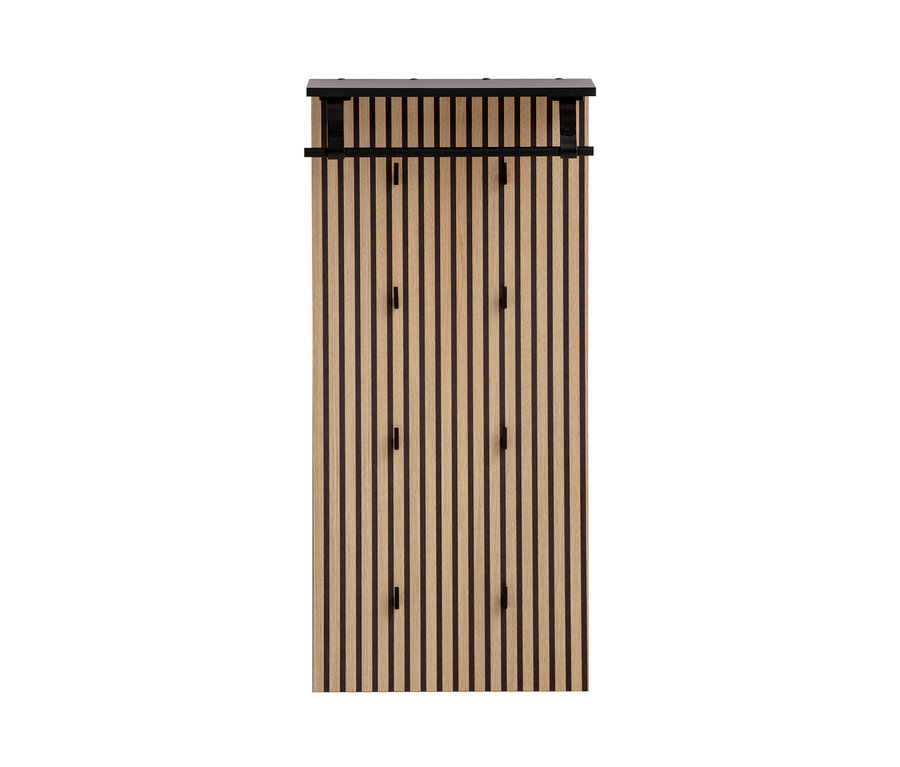 Hakenpaneel »Hank« mit Holzlamellen und schwarzen Haken.