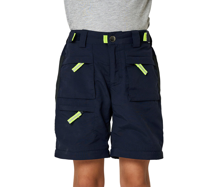 Junge trägt marineblaue Jako-O Zipp off Hose.