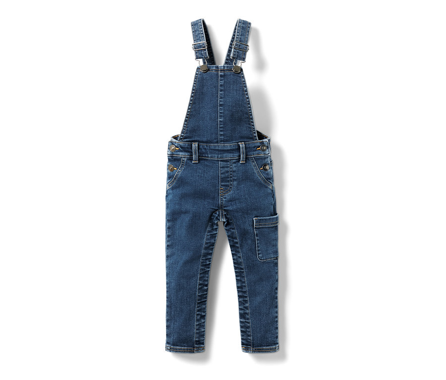 Eine Kleinkind-Denim-Latzhose auf einem weißen Hintergrund.