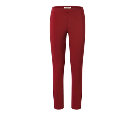 Eine rote Stretchhose auf weißem Hintergrund.