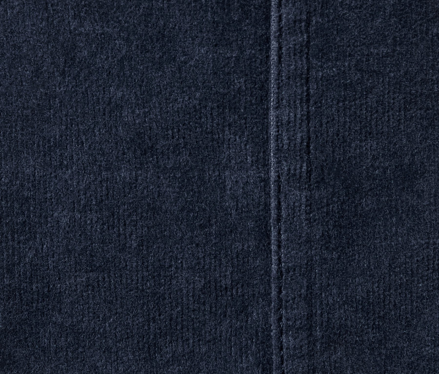 Detailansicht eines blauen Cordrocks.