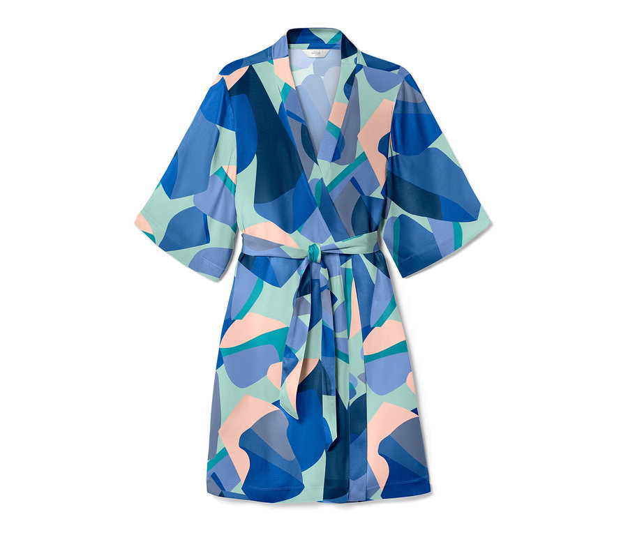 Blauer Morgenmantel mit geometrischem Muster.