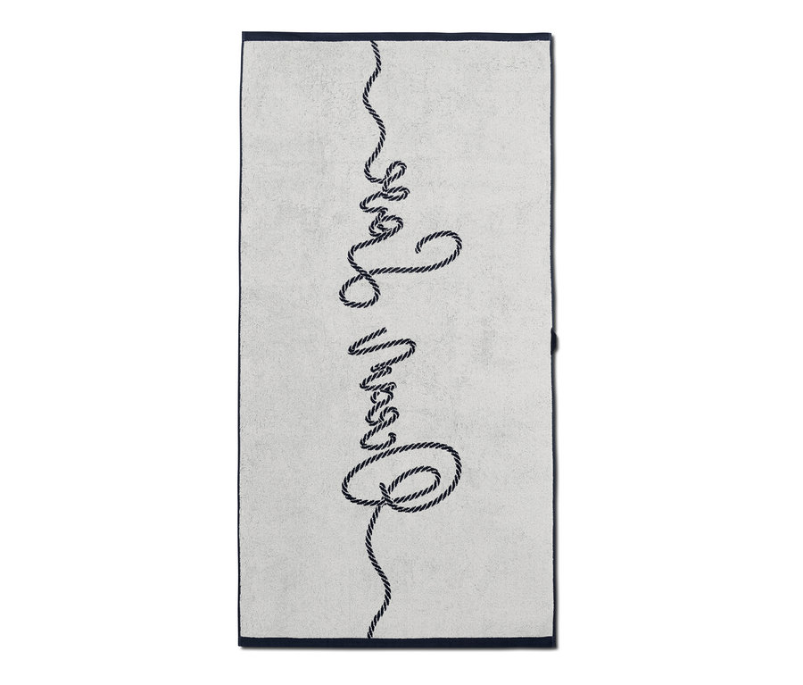 Ein extragroßes Badetuch mit dunkelblauem Rand und Seilmuster.