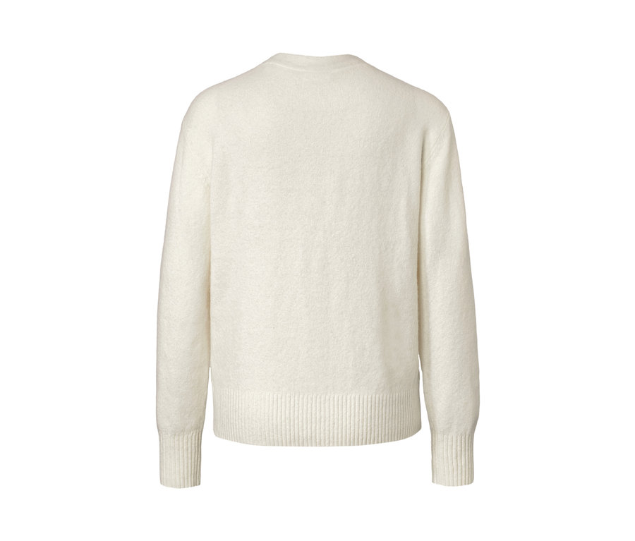 Detailansicht eines cremeweißen Cardigans mit Strickstruktur.