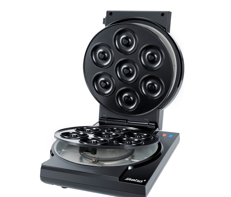 Offener, schwarzer Steba Cake-Maker 3-in-1 "CM 3" mit Formen für sieben Donuts.