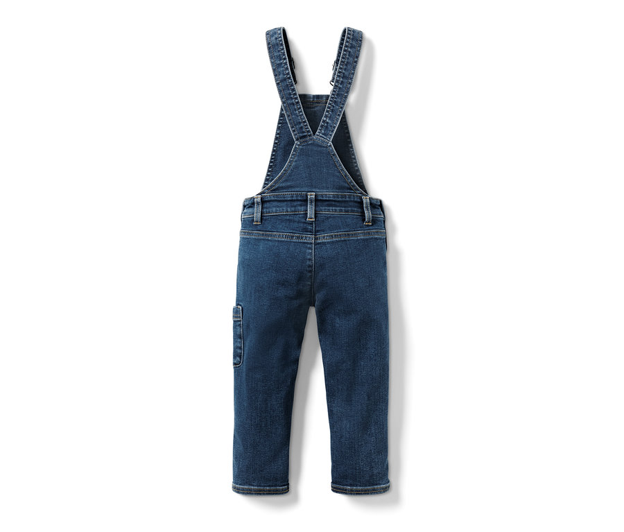 Detailansicht der Rückseite einer Kleinkind-Denim-Latzhose.