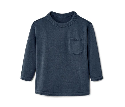 Ein dunkelblauer Kinder-Strickpullover mit Brusttasche.