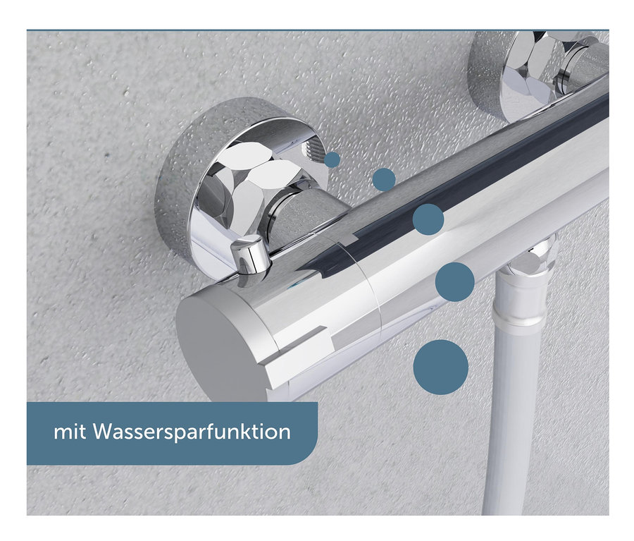 Detail einer verchromten Thermostat-Duscharmatur »LONDON« an der Wand.