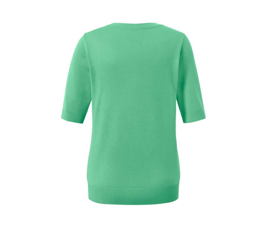 Grüner Feinstrickpullover mit kurzen Ärmeln.