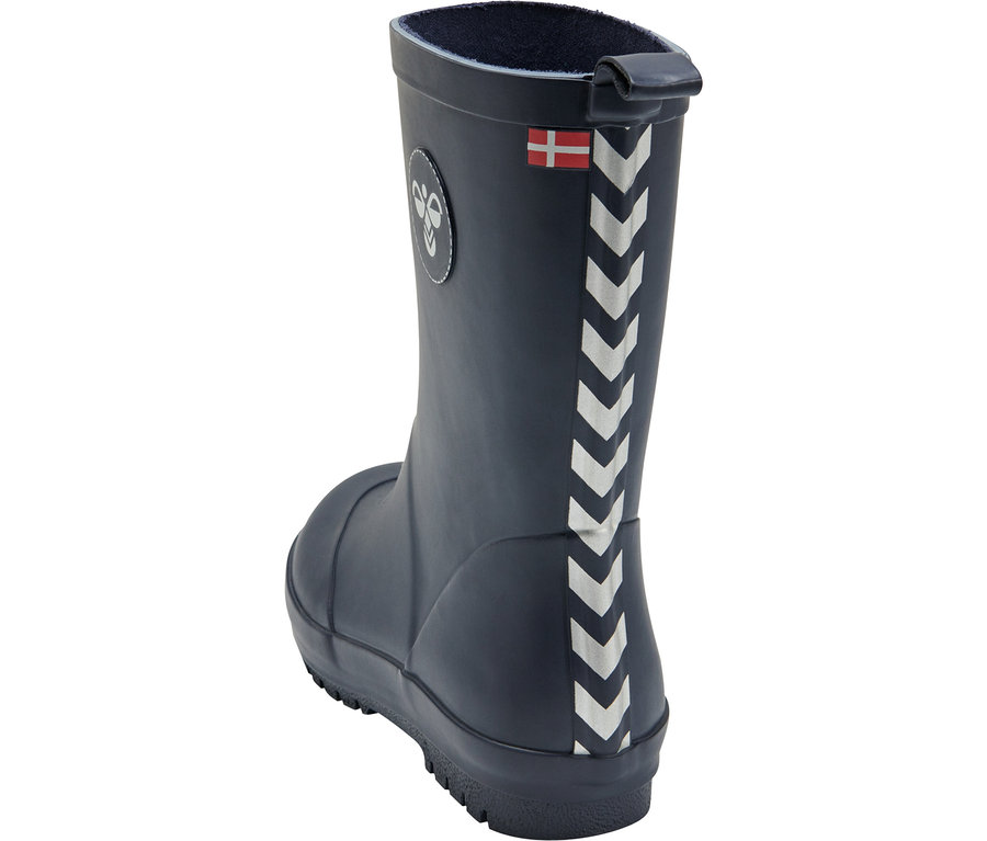 Dunkelblauer Gummistiefel mit weißen Pfeilen und dänischer Flagge.