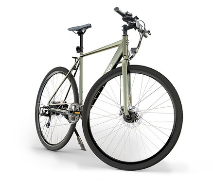 Ein grünes Fahrrad steht vor einem weißen Hintergrund.