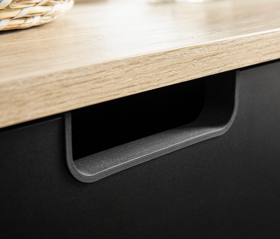 Detail einer Schublade des »Emmik« Waschbeckenunterschranks in Schwarz und Weiß Eiche.
