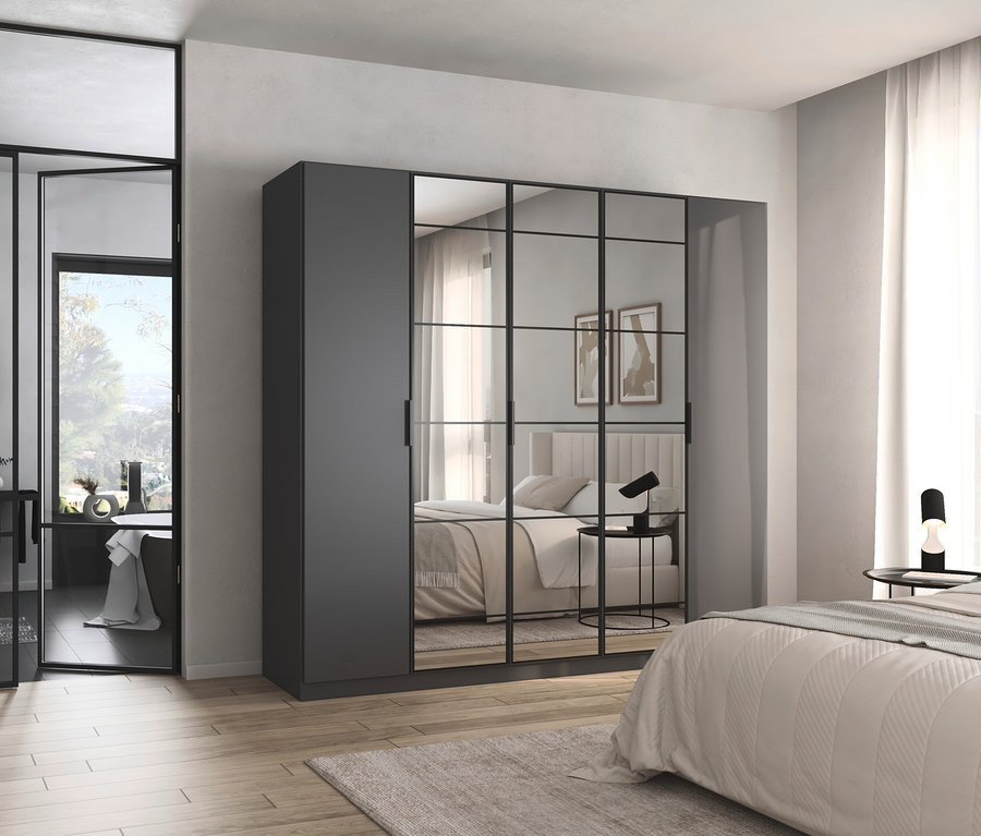 Schlafzimmer mit grauem, fünftürigem Rauch Schrank »Acero« und Badezimmer mit Waschbecken.